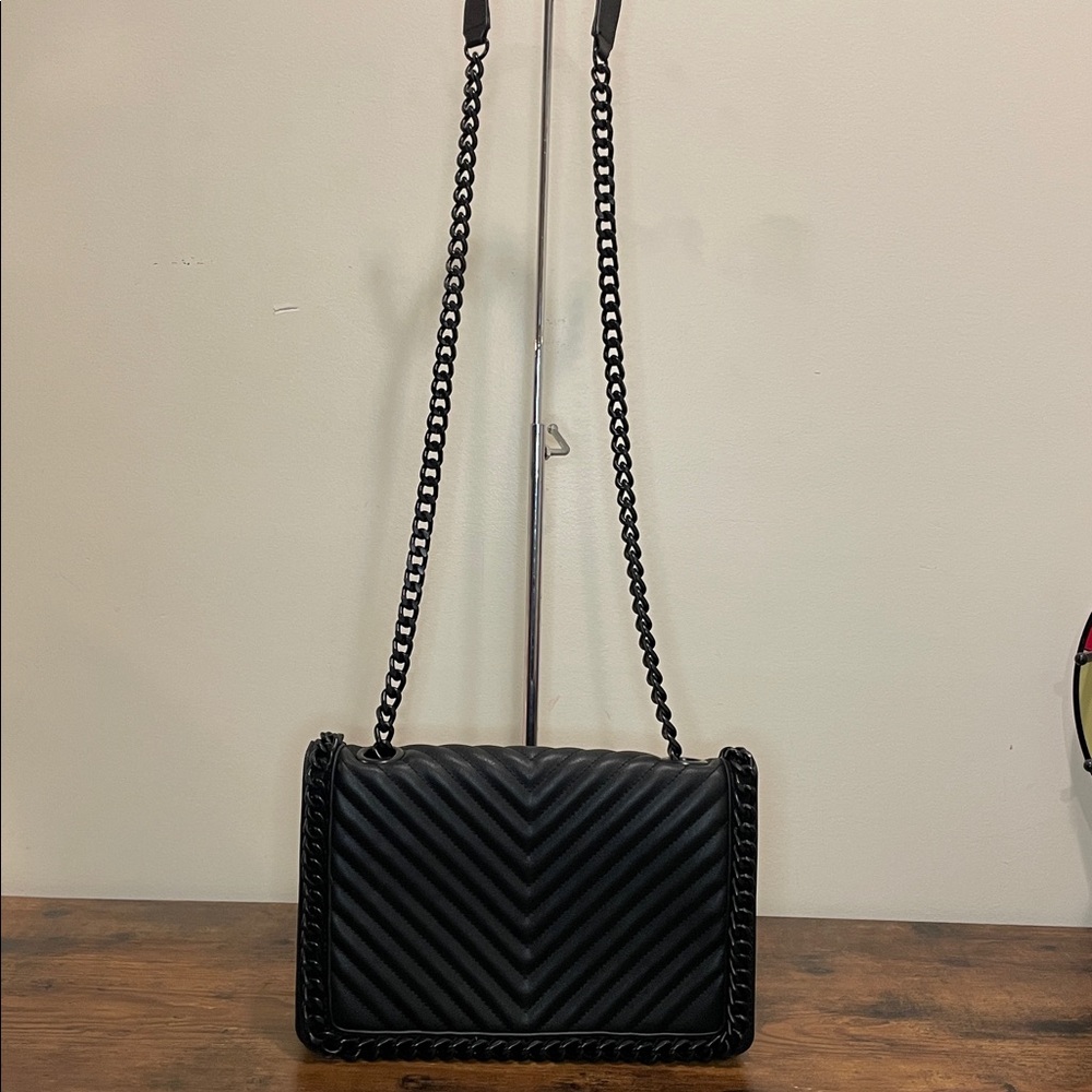 Aldo Elegant Black Quilted Crossbody Bag - Picture 10 of 14